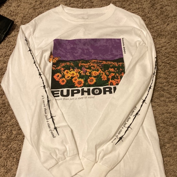 Urban Outfitters graphic long sleeve! - Picture 1 of 1